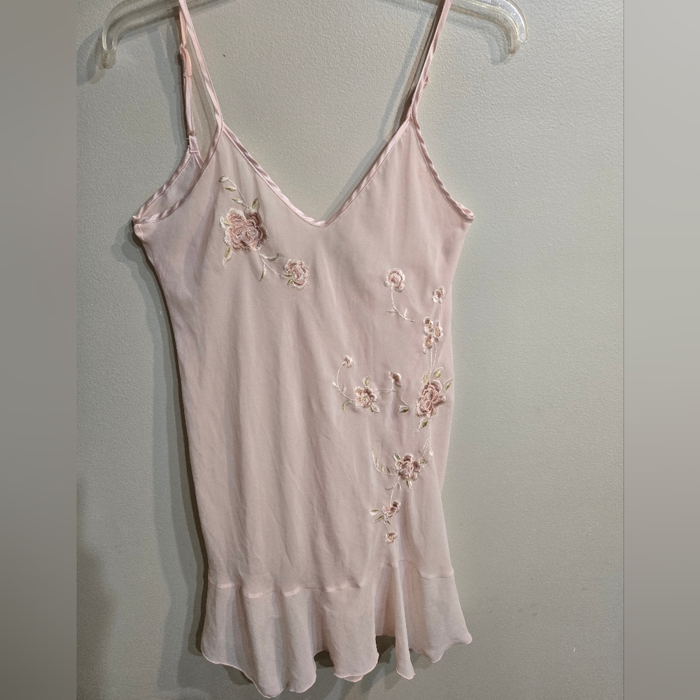 Calyfornia Dynasty Blush Floral Embroidered Chemise Sz M 100% Polyester - Picture 1 of 9